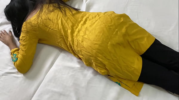 भारतीय खूबसूरत सौतेली माँ को असली सौतेले बेटे ने चोदा हिंदी ऑडियो पोर्न के साथ कट्टर बिल्ली की चुदाई