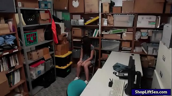 Nonton Pretty Shoplifter Lily Adams Twat Ripped thumbnail