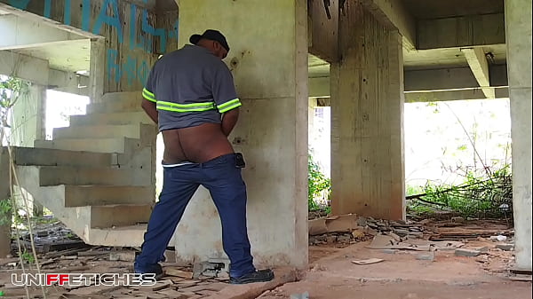 Play MP4 - Worker alone on the construction site&period;