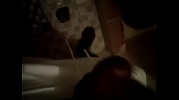 Chacal jalándosela_leche