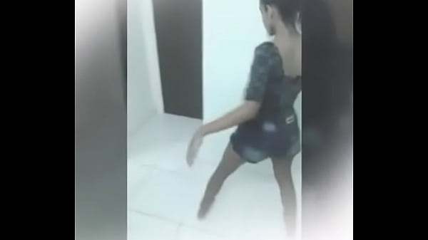 Novinha Gostoza Dan&ccedil;ando Funk 