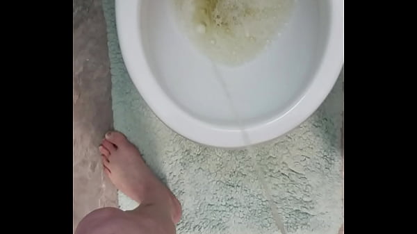 Play MP4 - Taking a piss before going to work