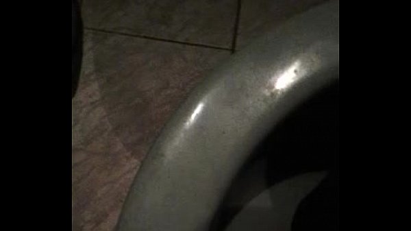 gozando no banheiro 2