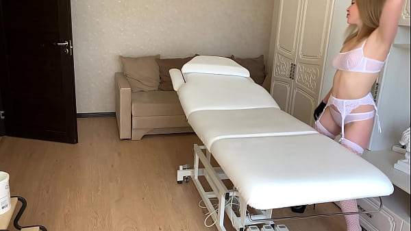 Play MP4 - Oh&comma; it's bliss to look at the Beautiful Mistress and masturbate&period;