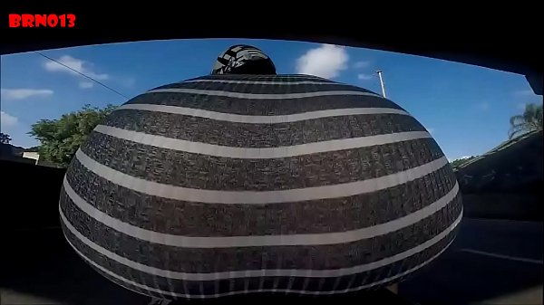 MORENA GOSTOSA ANDANDO DE_MOTO MOSTRANDO ABUNDA