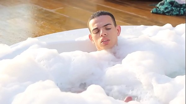 Play MP4 - Batendo Punheta Ate Gozar No Motel