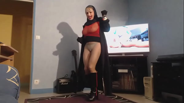 Play MP4 - beurette voil&eacute;e dance les nichons a l air