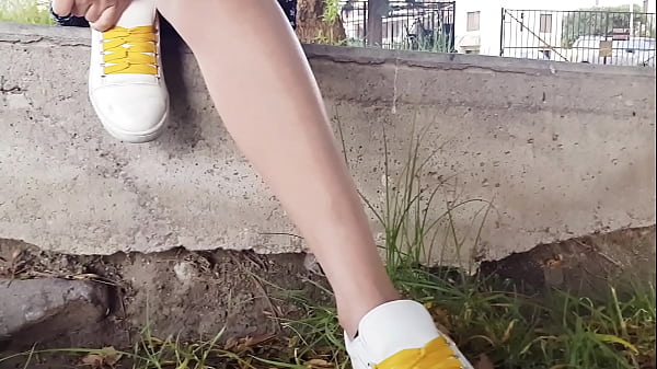 Nonton Mostrando El Co&ntilde;o En Publico thumbnail