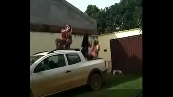 Nonton Festinha Na &aacute;rea De Lazer thumbnail