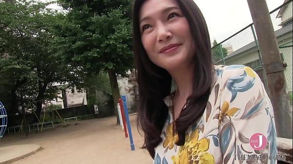 Play MP4 - She is pleased to have her tits&comma; inner thighs&comma; and buttocks carefully washed by a young man&period;