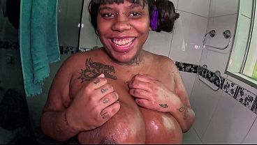 A novinha BBW chegou e Ted já_ faz teste drive no banheiro - Mary Luh