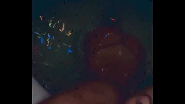 Hier soir c&rsquo;&eacute;tait petit jacuzzi Tu en veux plus Viens me rejoindre en ... 