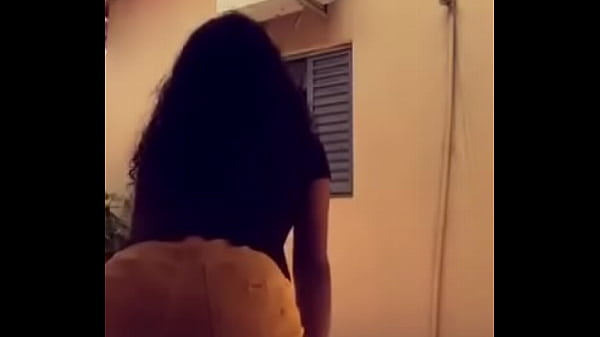 Novinha mexendo a raba