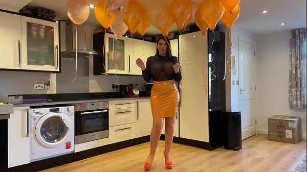 Sophie James Blow To Pop Your Balloons thumbnail