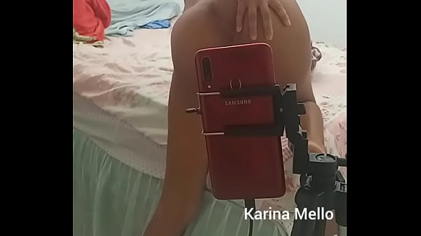 Flagrei Minha Enteada Se Exibindo Para Desconhecidos Em Troca De Dinheiro thumbnail