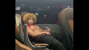 Batendo Punheta No Busao thumbnail