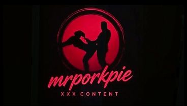 Nonton Mrporkpie Builds A Bargain thumbnail