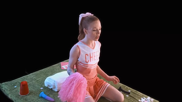 Nonton Madi Collins Plays With Her Ginger Cheerleader Pussy In Spatial Vr In "madi's Touchdown" thumbnail