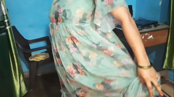 Play MP4 - Oil massage by servant big boobs bhabhi