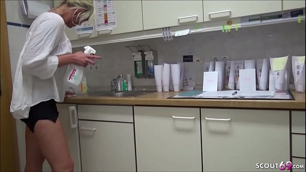 Play MP4 - ARZT und KOLLEGE FICKEN KRANKENSCHWESTER im KH durch