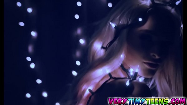 Nonton Emma Hixs Holiday Treat thumbnail