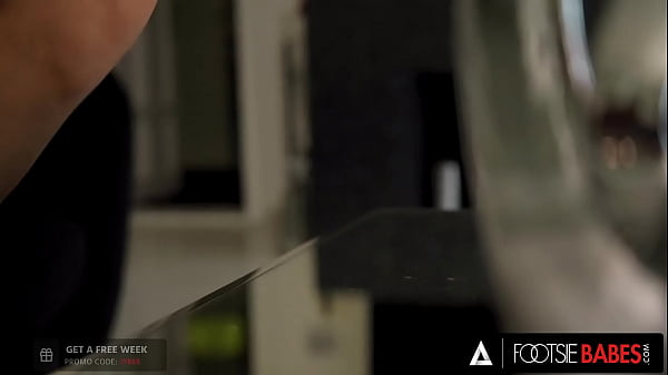 Play MP4 - FOOTSIE BABES - Sexy Veronica Leal Uses Her Asshole To Make Him Cum On Her Feet