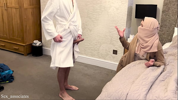 Public Dick Flash. Arab Hotel Maid Was Shocked When She Saw Me Naked But Didn't Know How To Say "no" In English thumbnail