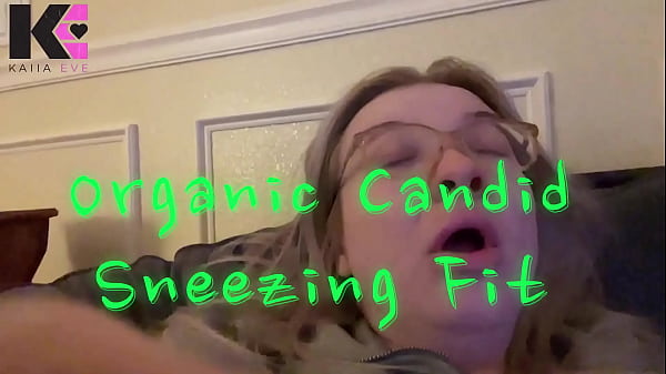 Nonton Organic Candid Sneezing Fit thumbnail