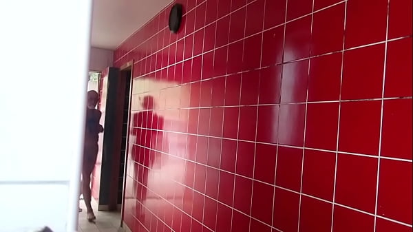 Play MP4 - visite nu des toilettes d'une aire de repos &lpar;gev2020&rpar;