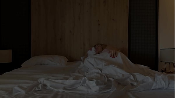 Nonton Big Ass Girl Squirts In The Bed When She Fingers Her Pussy thumbnail