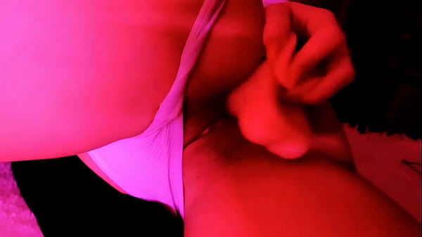 El vibrador me hizo retorcerme como una serpiente y estornudar 