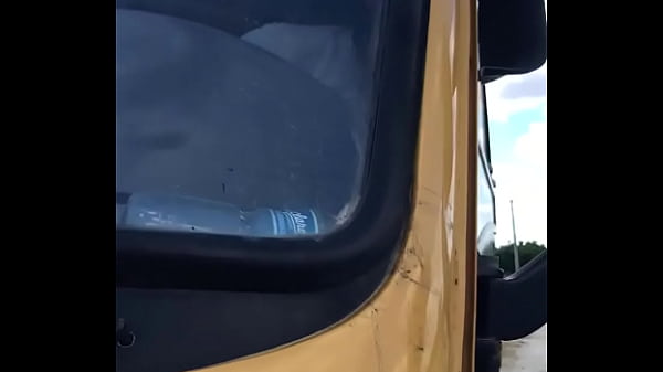 Moreno gostoso fazendo sexo gostoso no &ocirc_nibus