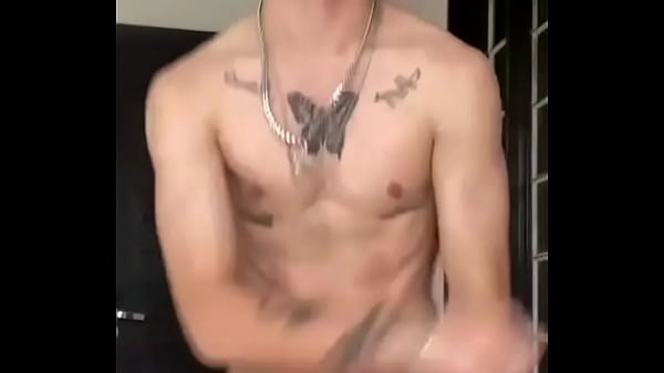 Novinho dan&ccedil;ando 