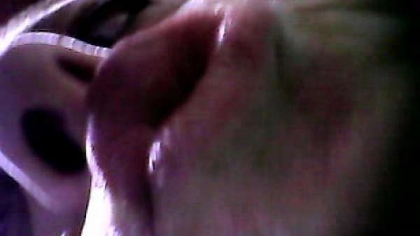 Coroa gozando com brinquedo