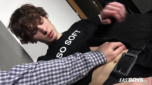 Play MP4 - Handjob Casting - Igor Rusakov