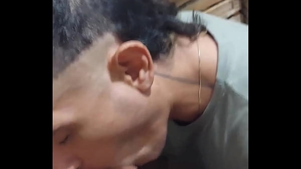 Mamei o novinho filho do dono do sacolao escondido dentro do estoque 