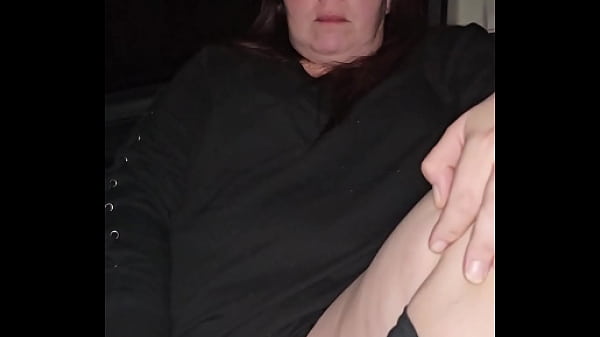 Play MP4 - Milf cums in front seat of truck