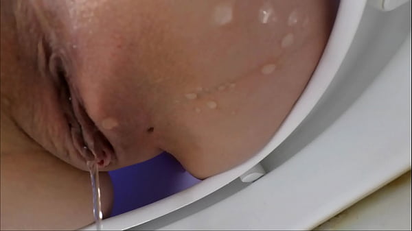 Nonton Pees Close Up!!! thumbnail