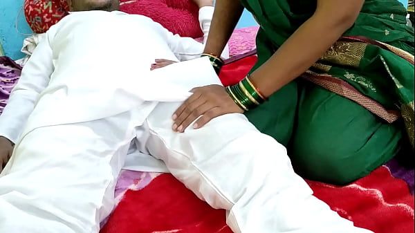 Play MP4 - देसी ससुर ने अपने बहु को चाय पीने के बहाने बुलाया और बहु के चुत को फाड़ दिया&lpar;क्लीयर ऑडियो&rpar;