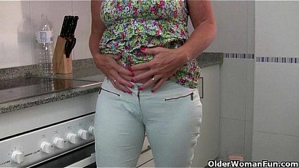 Mom's kitchen is a hotbed of horniness 2 