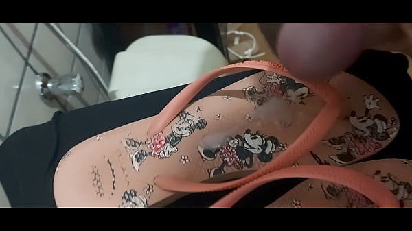 Play MP4 - Gozando nas havaianas da cunhada