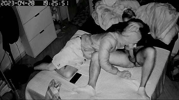 Fodendo meu amigo da firma no sigilo, mas as cameras flagram a foda toda! 