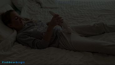 Nonton Amateur Milf Playing With Her Favourite Toy thumbnail