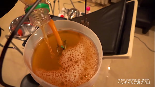 女装娘えりな マミコスでおしっこ浣腸噴水オナ＠診察台 