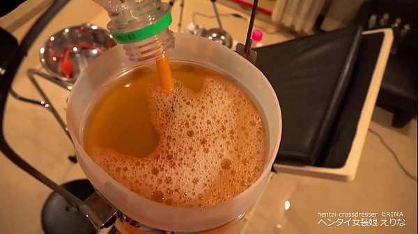 Play MP4 - 【女装】診察台でおしっこ＆牛乳浣腸 噴水オナニー｜えりな【変態】