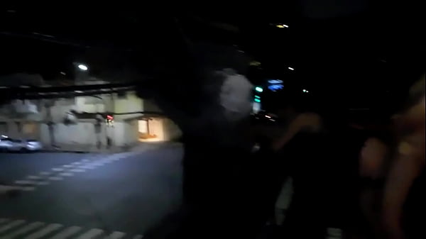 Espectacular Cojida En El Balcon , La Verga Hasta El Fondo Y La Gente Mirando Por Las Ventanas thumbnail