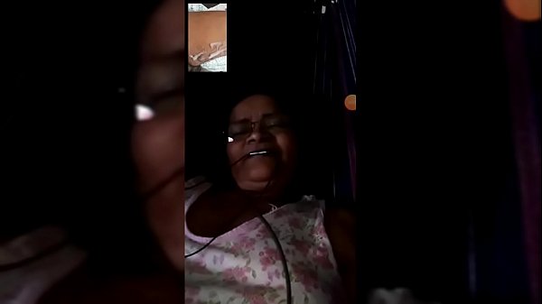 Coroa gostosa se masturbando pra mim