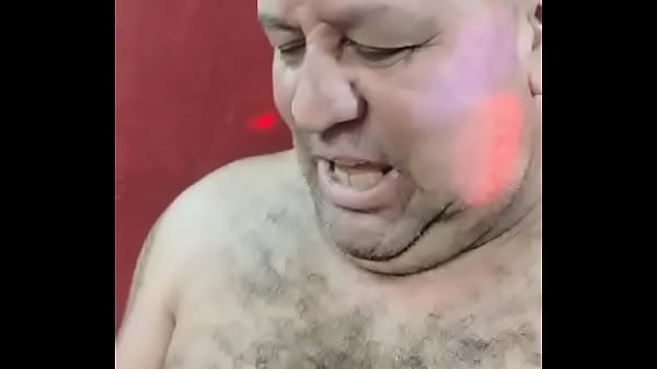 Sempre que pode tiuzao trepa com esa novinha gostosa