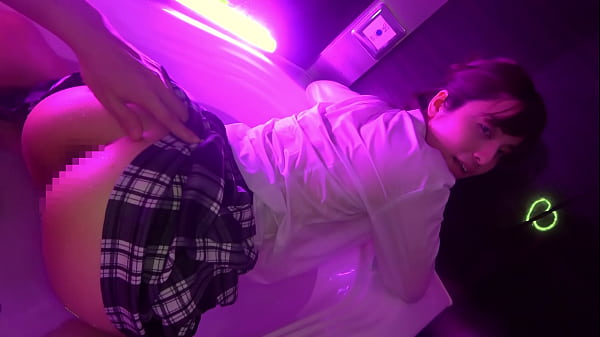 Play MP4 - な&lpar;1●&rpar;&sol;かわいすぎてもはや顔面国宝のJ●【一限目】デート直後に人生初のラブホIN！見つめてくるのが可愛すぎて思いっきり膣内射精【二限目】ラブホといえば「光る風呂」！水しぶきたてながらバックで突き尽くす！