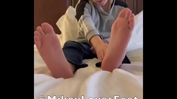Foot tease video by twinkdomtx is up on the All orders over $99 get 20% off now until June 22nd. So get it n ... 